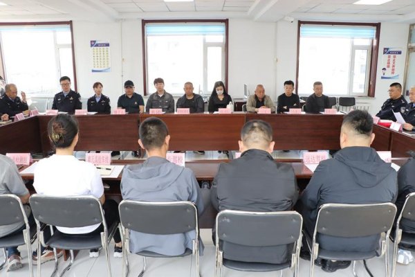 希恩配资网 敦化交警恳谈聚智 共筑交通安全防线
