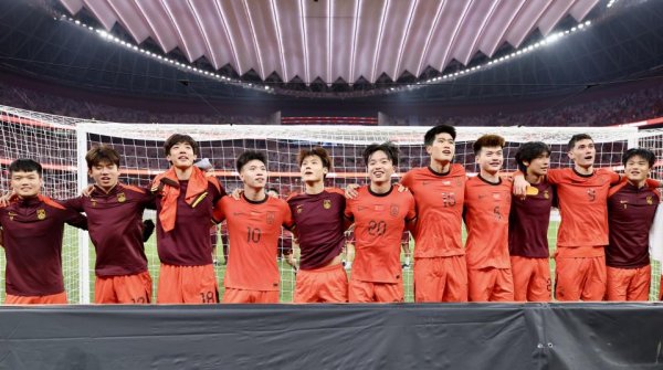 牛博士 U22国足11月战熊猫杯！再邀韩国参赛欲雪耻 6年前脚踩奖杯惹争议